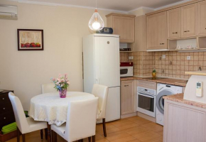 Cozy 1BD Apartment with Free Parking in the Area